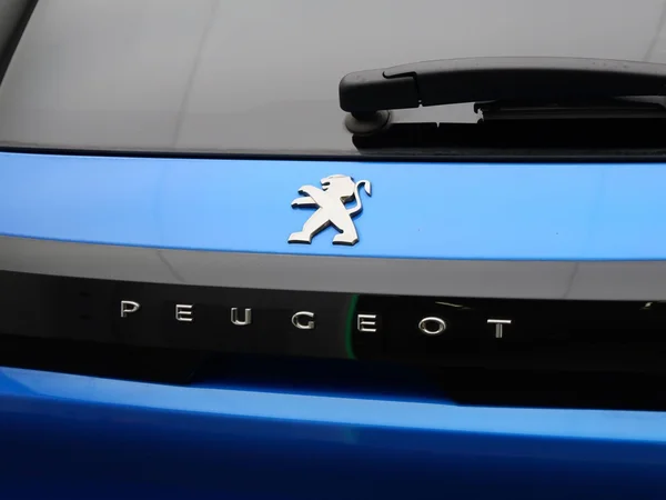 Peugeot e-208 (2023) — foto 42 van 50