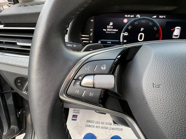 SKODA Kamiq (2025) — foto 2 van 19