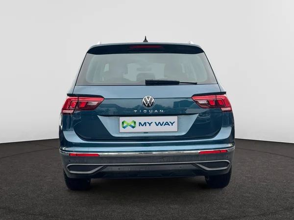 VOLKSWAGEN Tiguan (2023) — foto 13 van 17