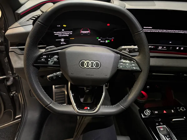AUDI Q6 e-tron (2024) — foto 11 van 24