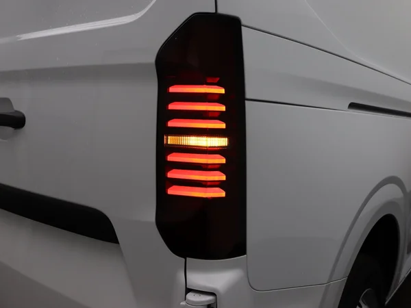 VOLKSWAGEN Transporter T7 32 Fou Lwb (2026) — foto 13 van 17