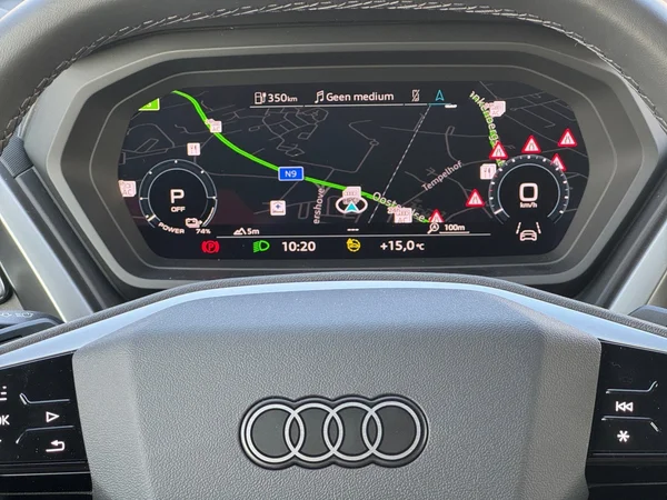 AUDI Q4 Sportback e-tron (2025) — foto 6 van 22
