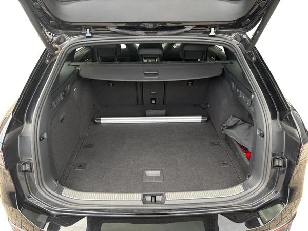 VOLKSWAGEN Passat SW (2024) — foto 14 van 23