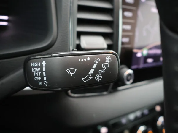 SKODA Karoq (2023) — foto 10 van 30