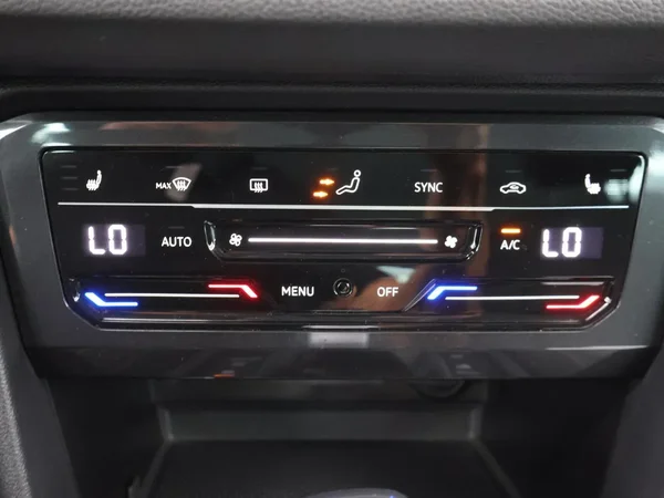 Volkswagen Tiguan (2022) — foto 10 van 24
