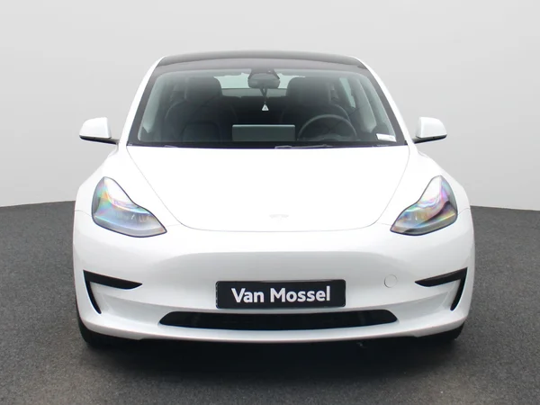 Tesla Model 3 (2023) — foto 23 van 44