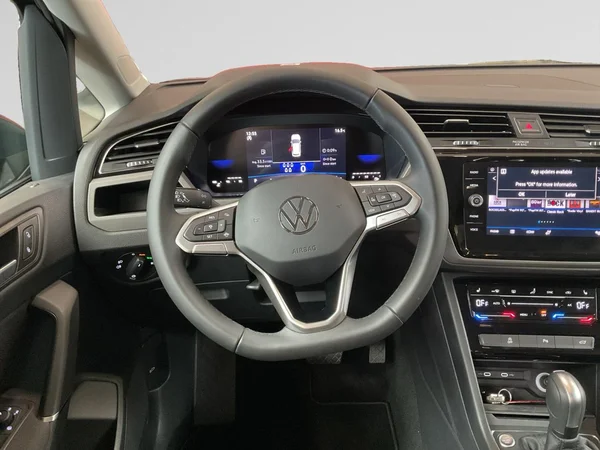 VOLKSWAGEN Touran (2025) — foto 4 van 22