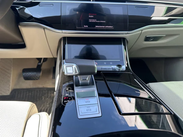 AUDI A8 PHEV (2023) — foto 20 van 24