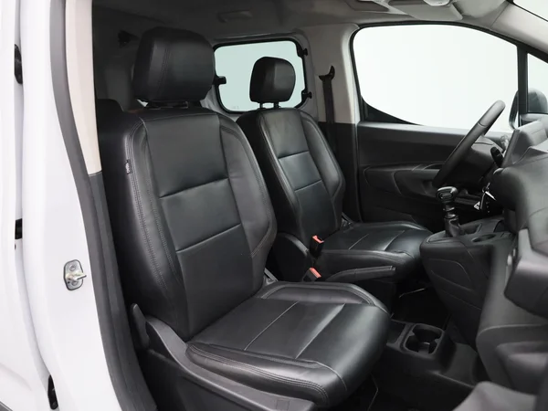 Opel Combo Life (2022) — foto 26 van 34