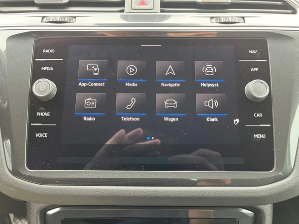 VOLKSWAGEN Tiguan (2022) — foto 4 van 22