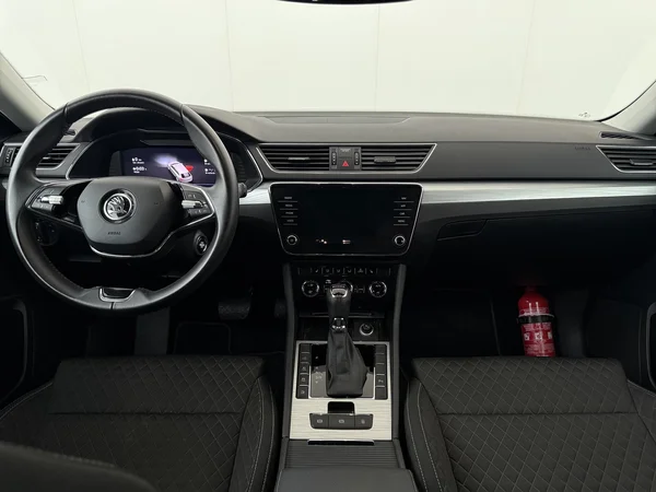 SKODA Superb (2022) — foto 31 van 31