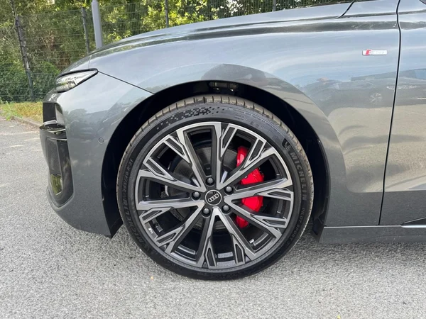 AUDI A6 Sportback e-tron (2026) — foto 16 van 24