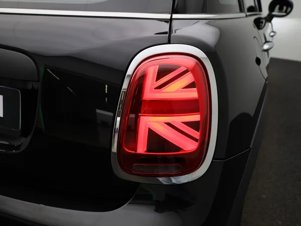 MINI One (2022) — foto 18 van 31