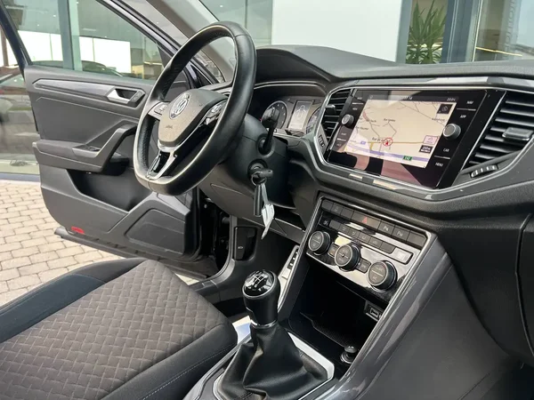 Volkswagen T-Roc (2019) — foto 3 van 24