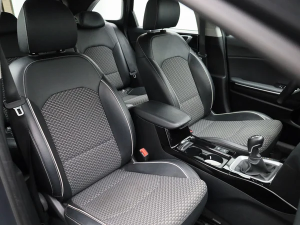 Kia cee'd (2023) — foto 31 van 39