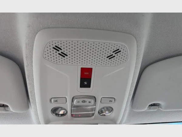 PEUGEOT 208 (2020) — foto 16 van 29