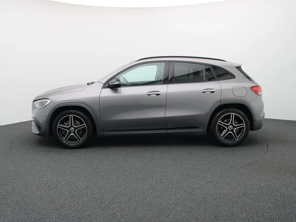 Mercedes-Benz GLA (2021) — foto 22 van 27