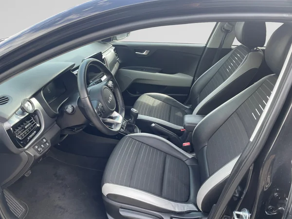 KIA Stonic (2024) — foto 17 van 20