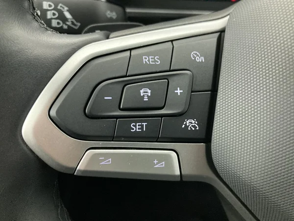 VOLKSWAGEN T-Cross (2025) — foto 3 van 35