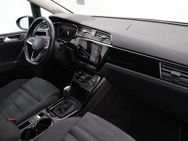 VOLKSWAGEN Touran (2023) — foto 30 van 31