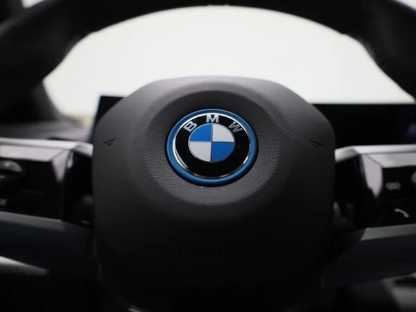 BMW i5 (2024) — foto 21 van 55