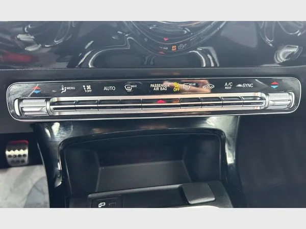 Mercedes-Benz A 180 (2022) — foto 18 van 26