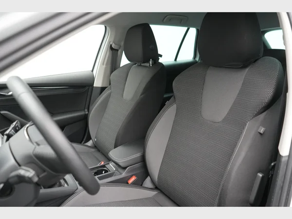 SKODA Octavia Combi (2024) — foto 7 van 29