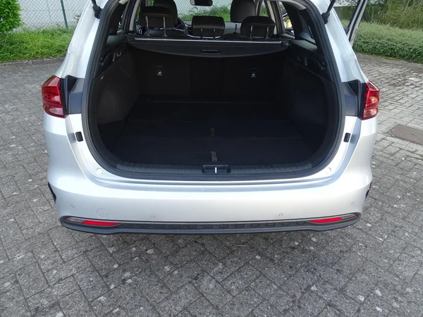Kia cee'd (2023) — foto 6 van 21