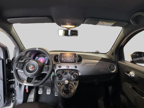 Abarth 500 (2018) — foto 2 van 16
