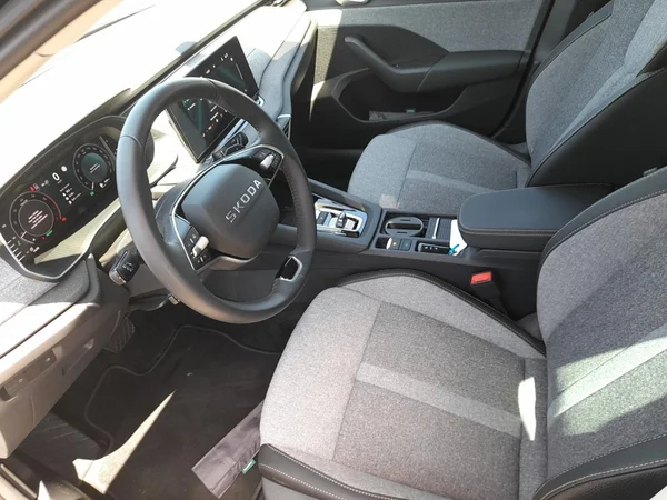 SKODA Octavia Combi (2025) — foto 4 van 23