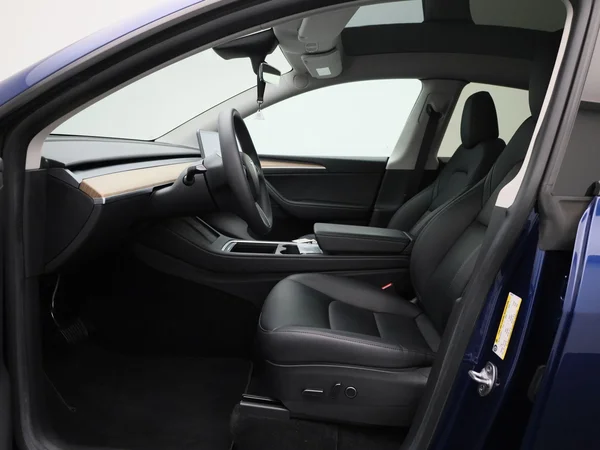 Tesla Model Y (2023) — foto 52 van 52