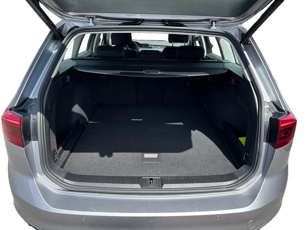 VOLKSWAGEN Passat Variant (2022) — foto 11 van 22