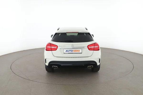 Mercedes-Benz GLA-Klasse (2017) — foto 11 van 16