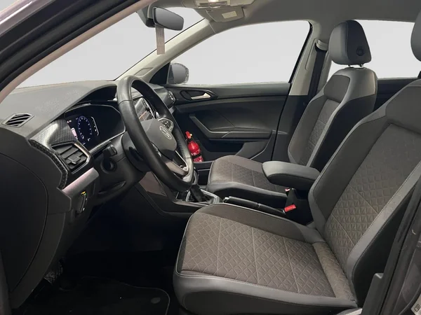 VOLKSWAGEN T-Cross (2024) — foto 6 van 17