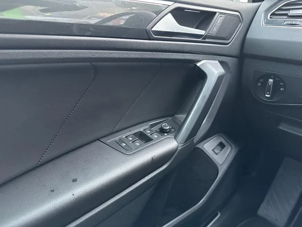 VOLKSWAGEN Tiguan (2019) — foto 8 van 21