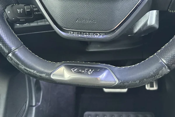 Peugeot E-208 (2021) — foto 28 van 36