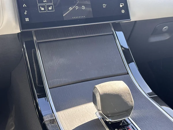 Land Rover Range Rover Velar (2025) — foto 16 van 31