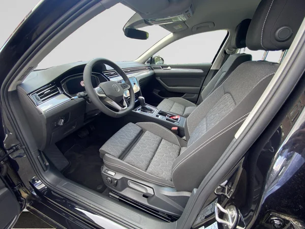 VOLKSWAGEN Passat Variant (2024) — foto 3 van 19
