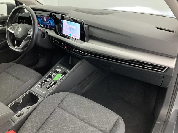 VOLKSWAGEN Golf VIII (2021) — foto 19 van 36