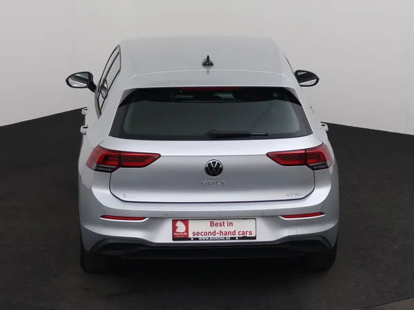 VOLKSWAGEN Golf (2024) — foto 25 van 28