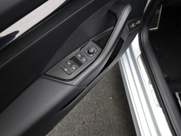 SKODA Octavia Combi (2024) — foto 11 van 22