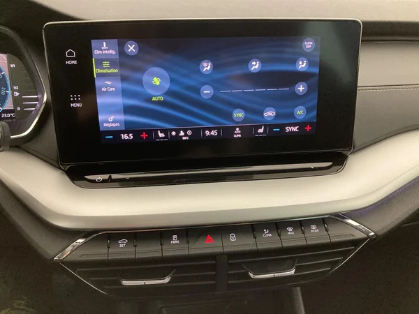 SKODA Octavia SW (2024) — foto 6 van 35