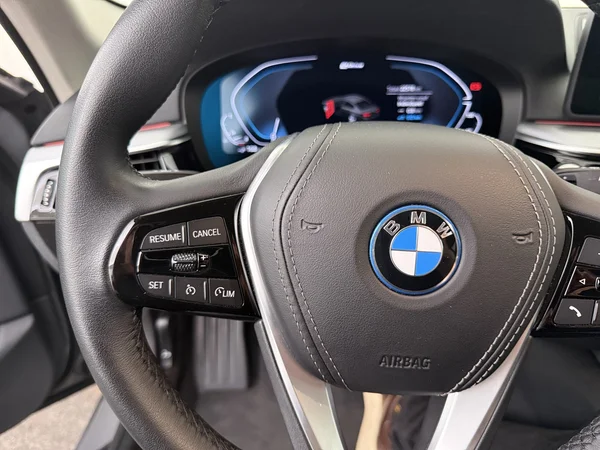BMW 520 (2022) — foto 9 van 29