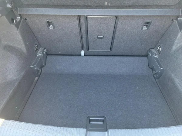 VOLKSWAGEN T-Roc (2018) — foto 14 van 24