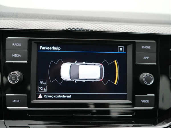 VOLKSWAGEN Polo (2023) — foto 11 van 24