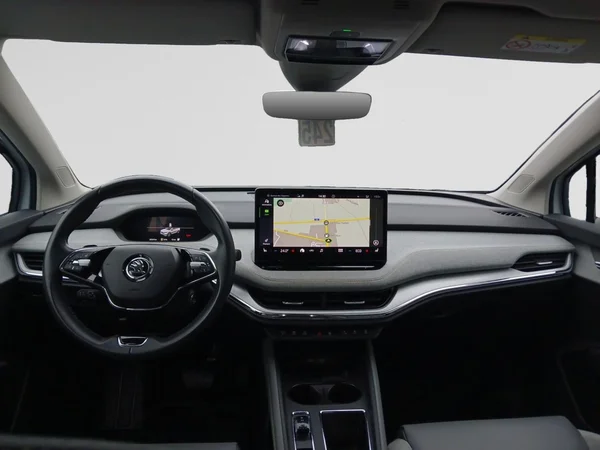SKODA Enyaq (2024) — foto 2 van 19