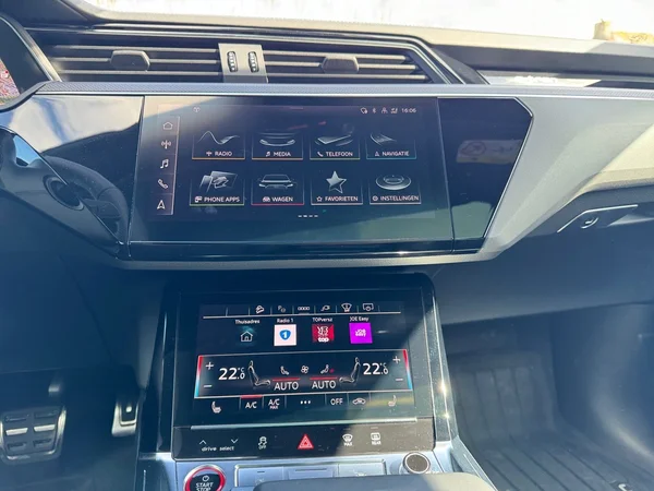 AUDI SQ8 e-tron Sportback (2024) — foto 4 van 21