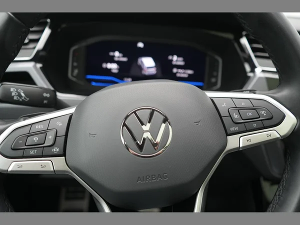 VOLKSWAGEN Touran (2023) — foto 14 van 30