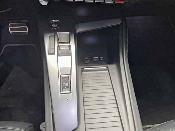 Peugeot 408 (2023) — foto 6 van 19