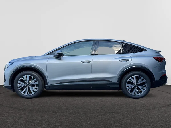 AUDI Q4 Sportback e-tron (2024) — foto 12 van 25